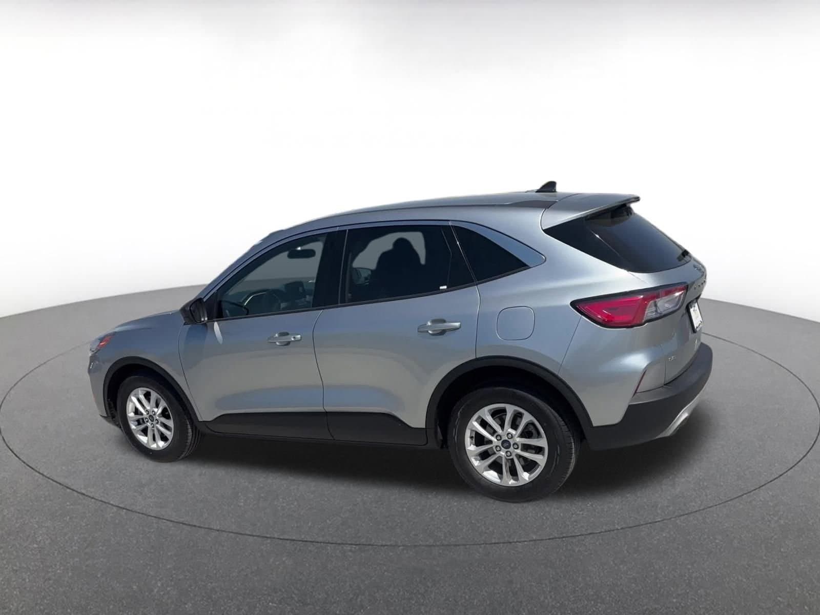 Thumbnail: 2022 Ford Escape - 10
