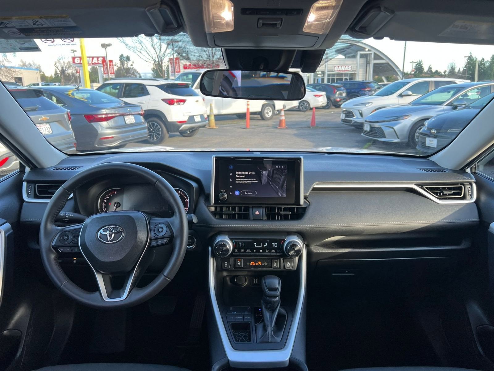 Thumbnail: 2025 Toyota RAV4 - 33