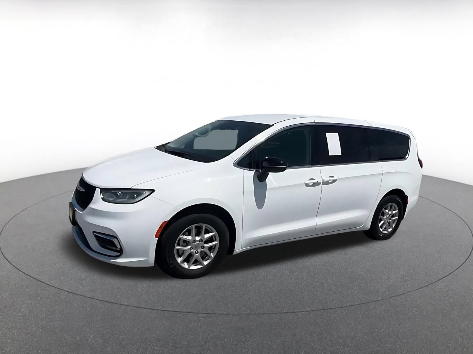 Thumbnail: 2024 Chrysler Pacifica - 6