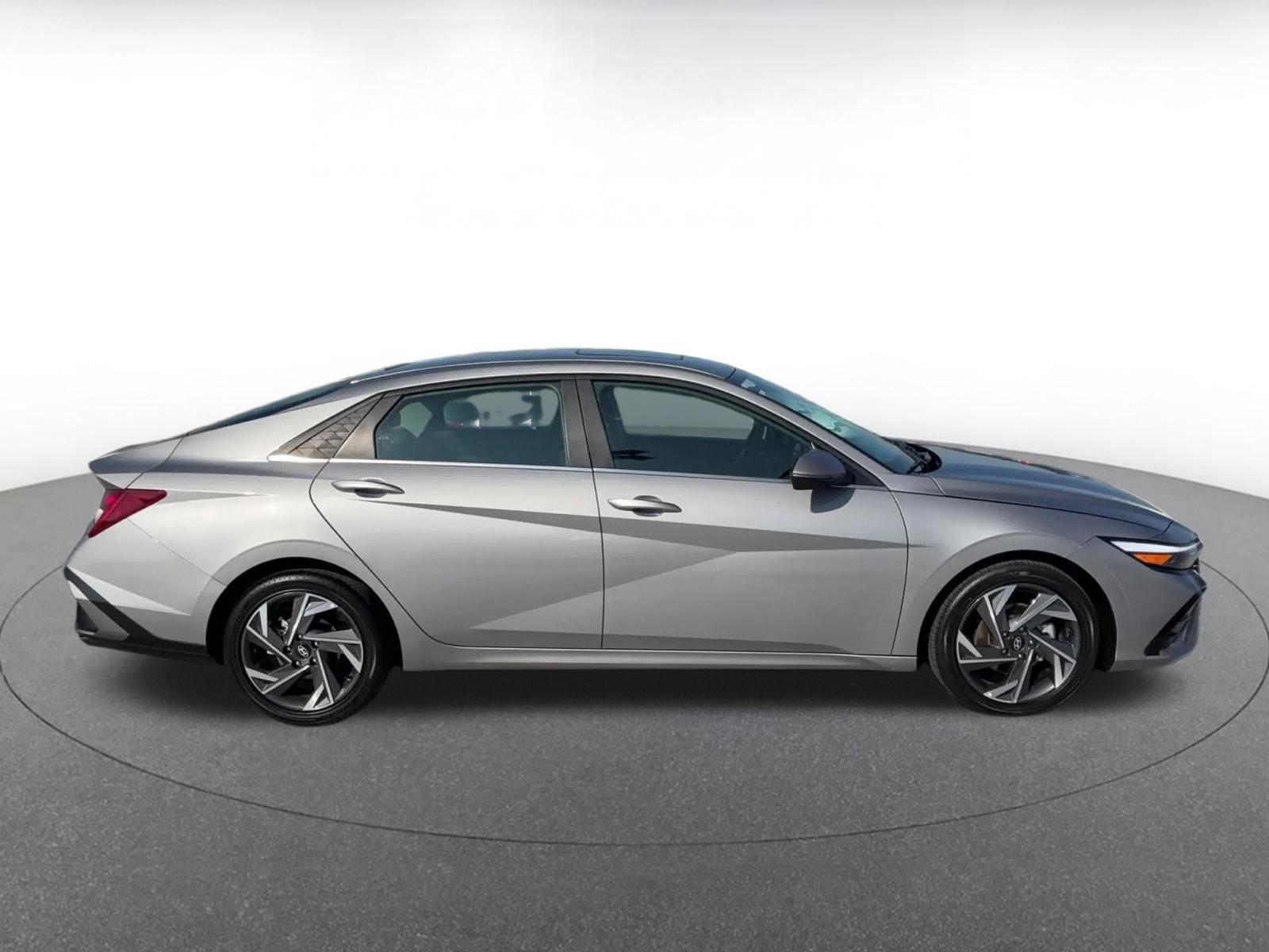 Thumbnail: 2025 Hyundai Elantra - 16