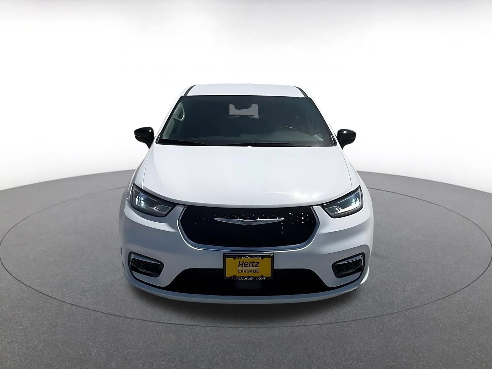 Thumbnail: 2024 Chrysler Pacifica - 3
