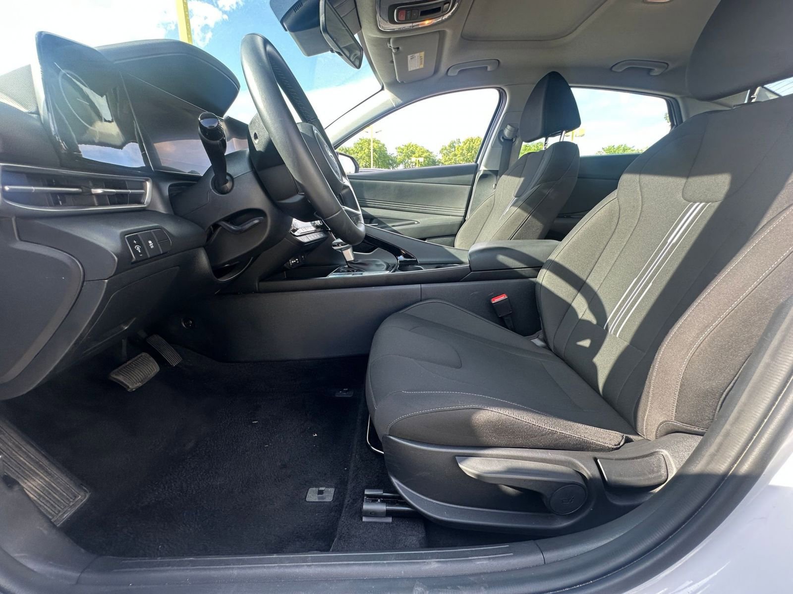 Thumbnail: 2025 Hyundai Elantra - 25