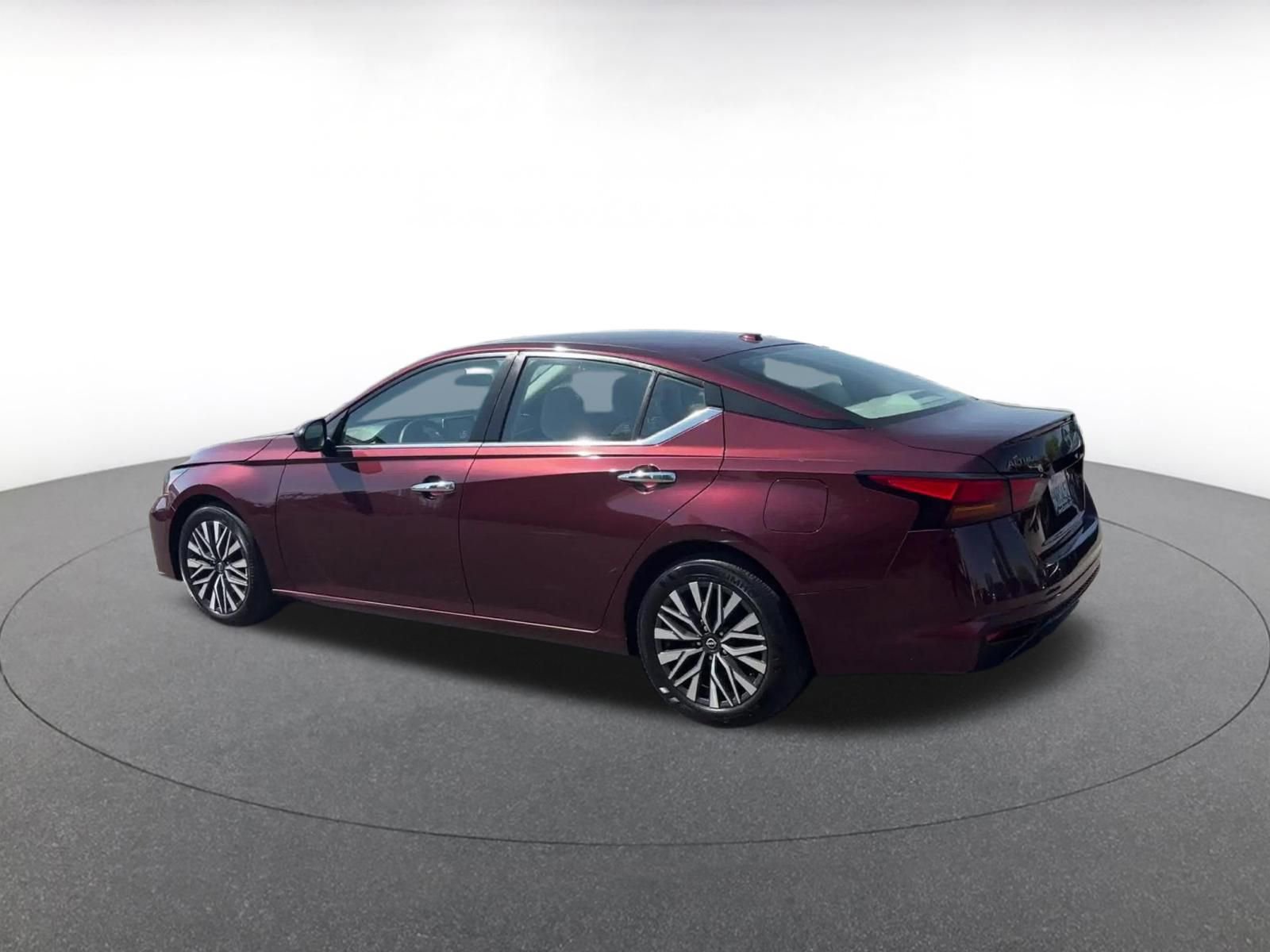 Thumbnail: 2025 Nissan Altima - 10