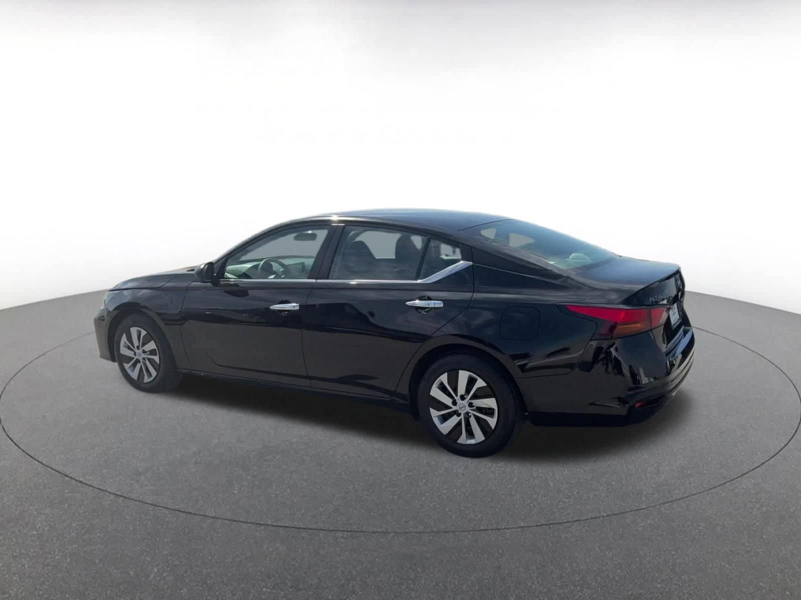 Thumbnail: 2023 Nissan Altima - 10