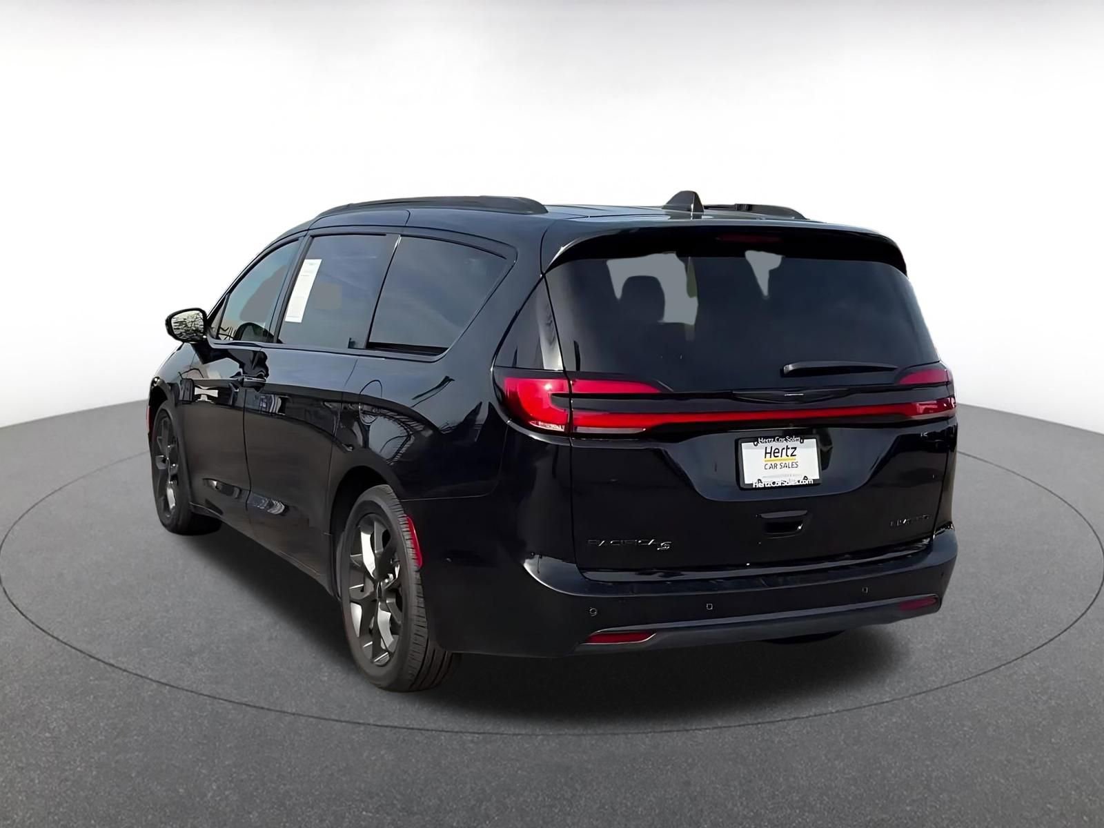 Thumbnail: 2025 Chrysler Pacifica - 11