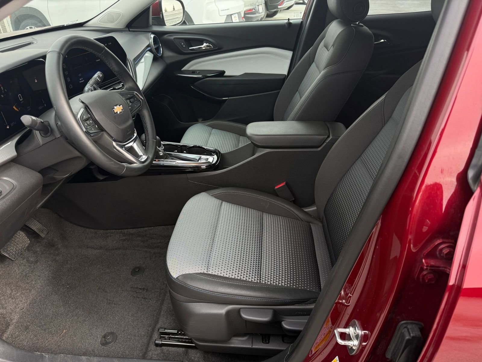 Thumbnail: 2025 Chevrolet Trax - 25