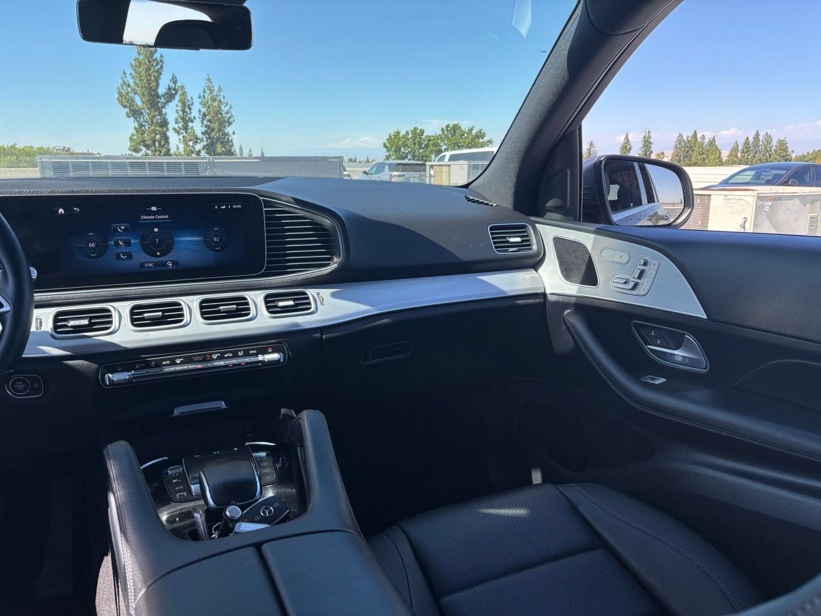 Thumbnail: 2026 Mercedes-Benz GLE - 32