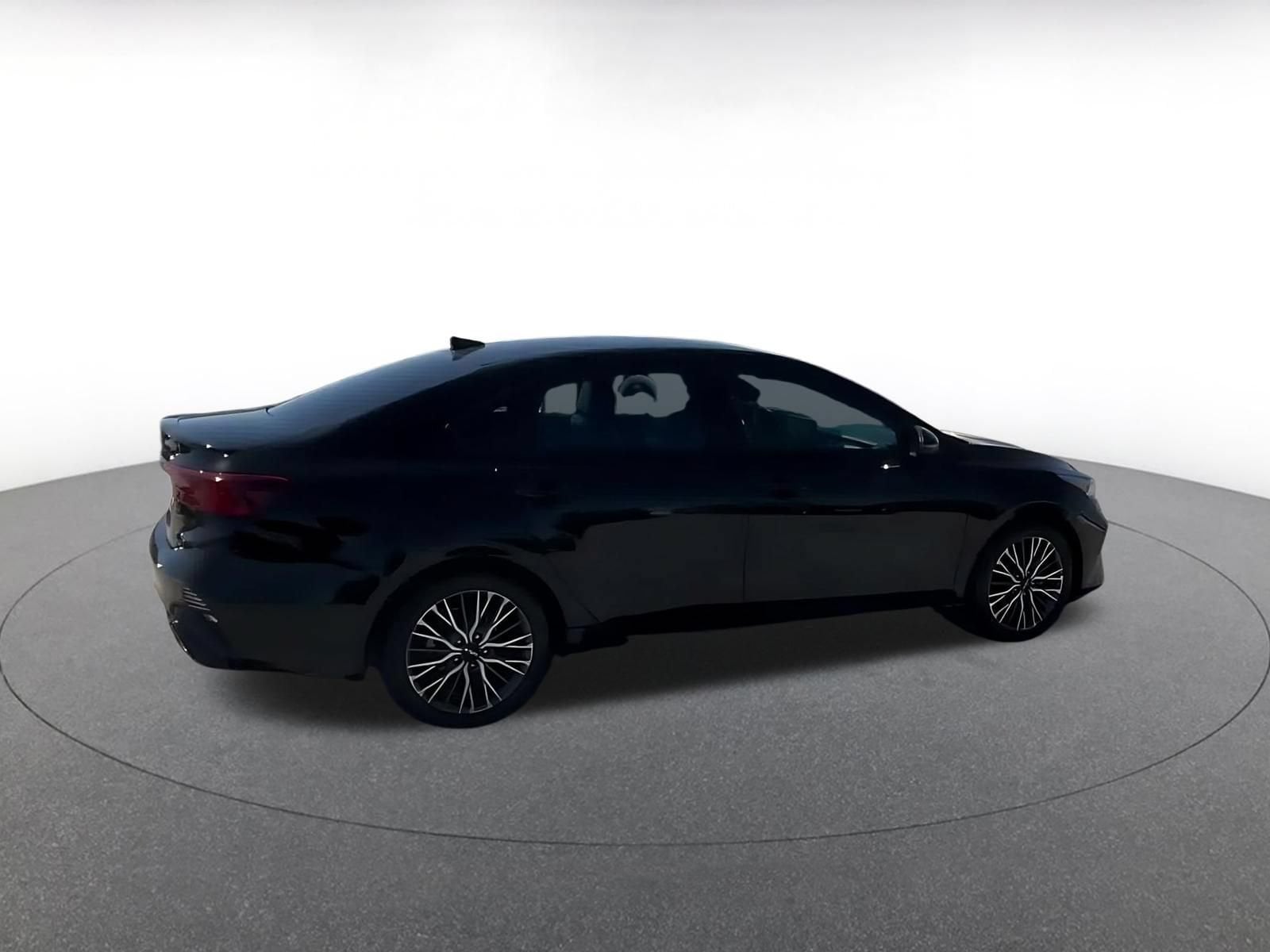 Thumbnail: 2023 Kia Forte - 13