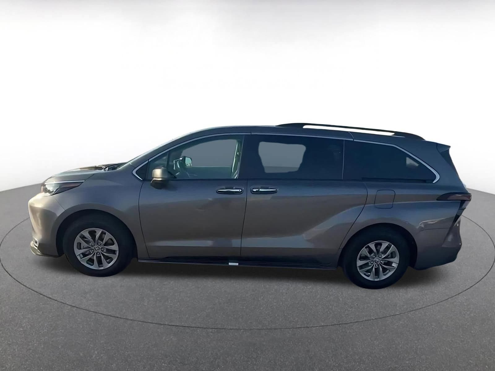 Thumbnail: 2024 Toyota Sienna - 8