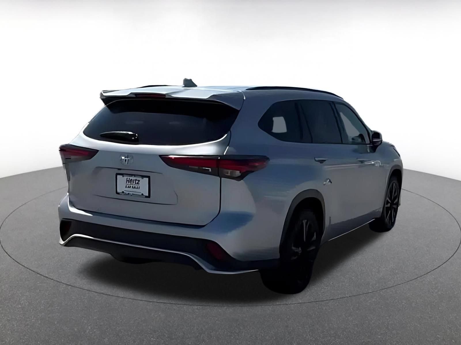 Thumbnail: 2024 Toyota Highlander - 14