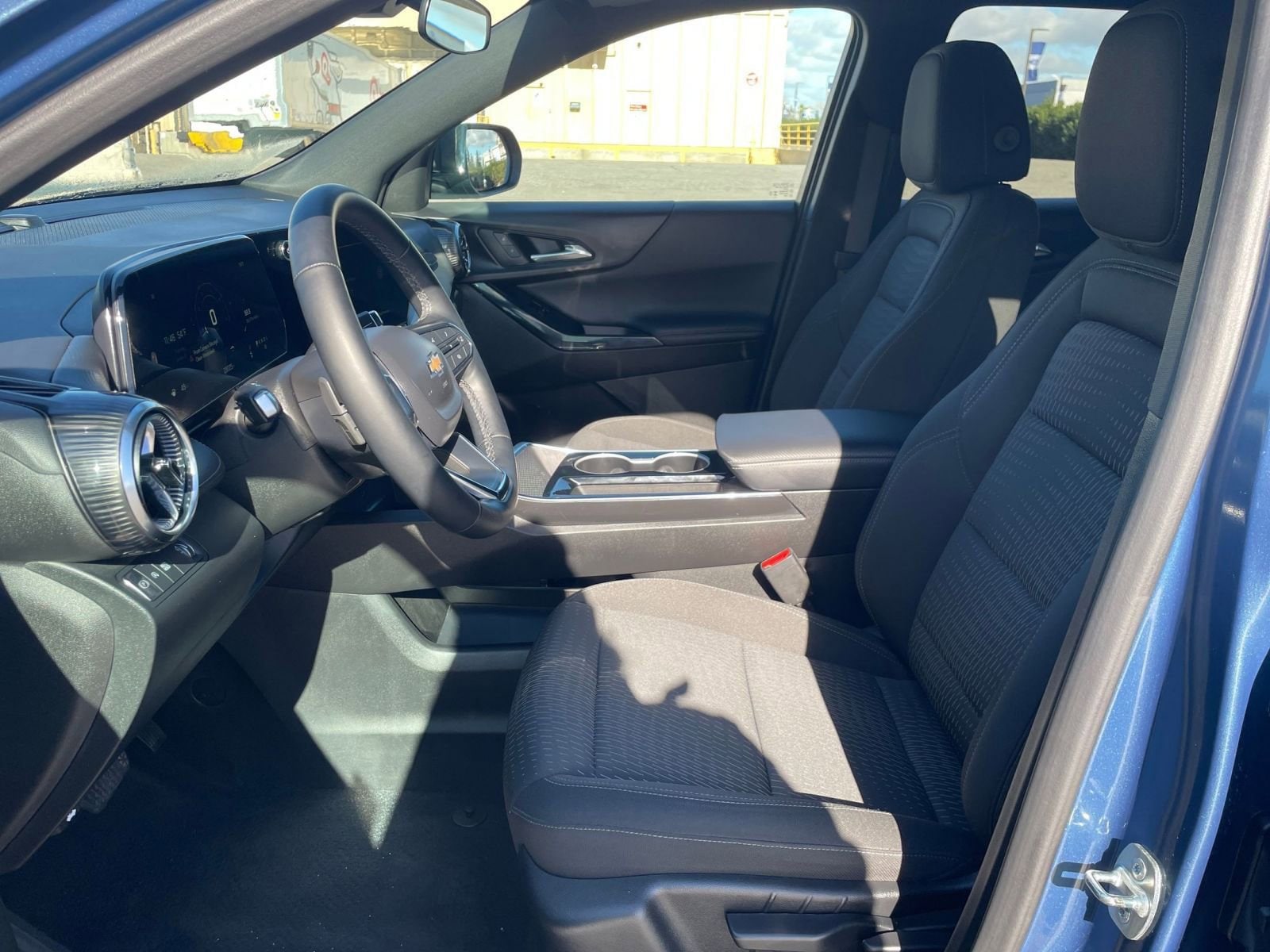 Thumbnail: 2025 Chevrolet Equinox - 25