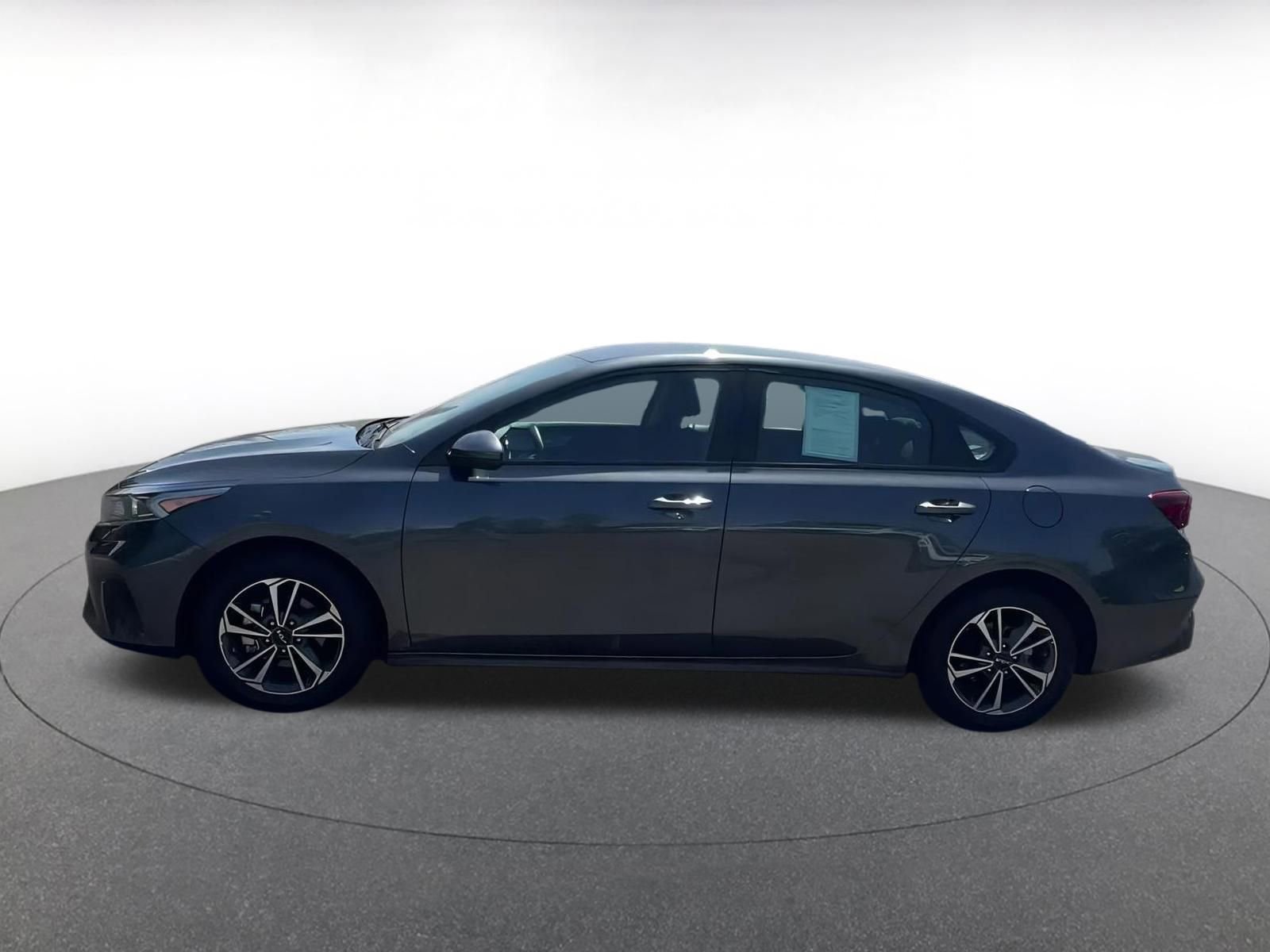 Thumbnail: 2024 Kia Forte - 9