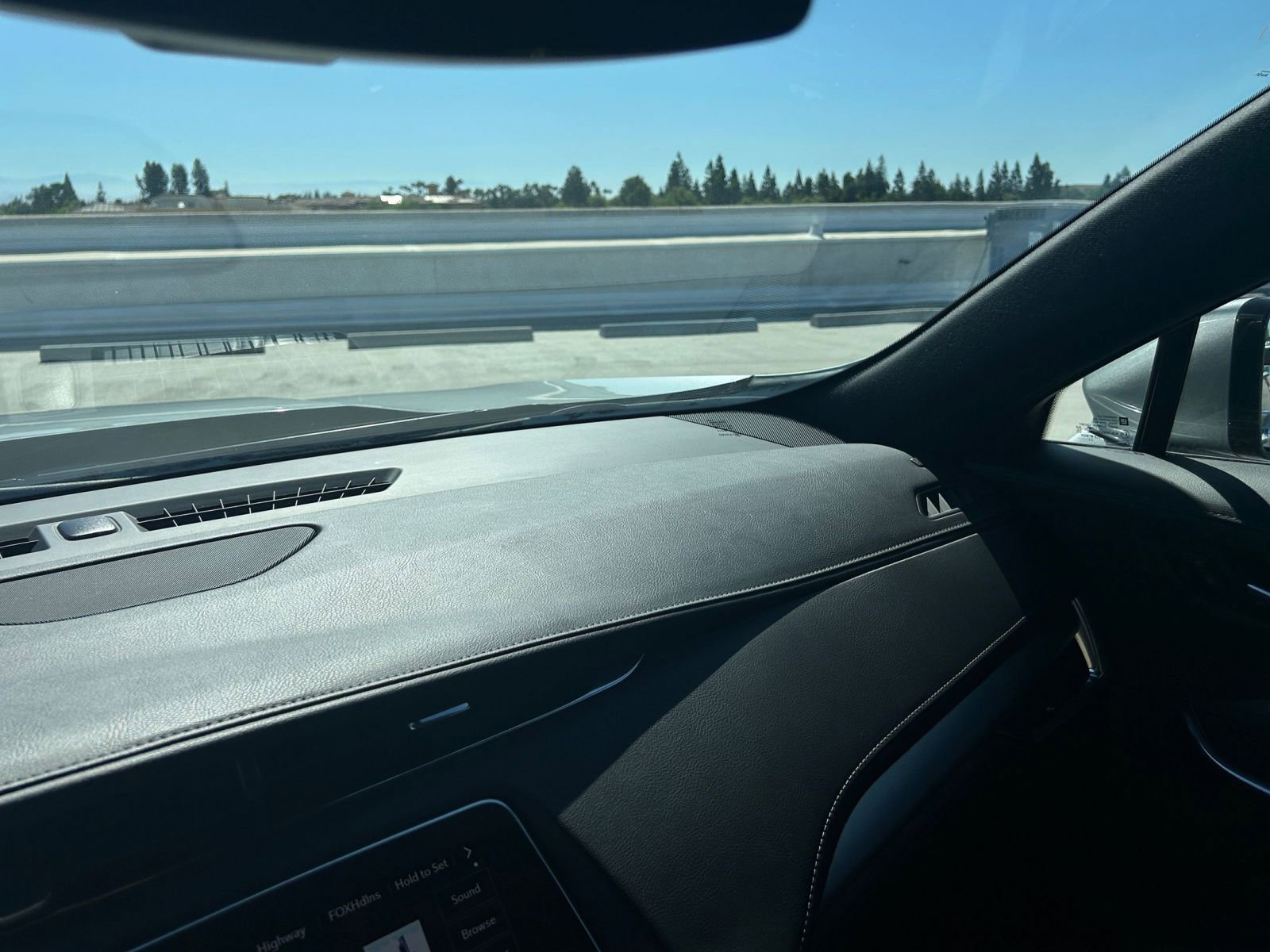 Thumbnail: 2023 Cadillac XT4 - 34