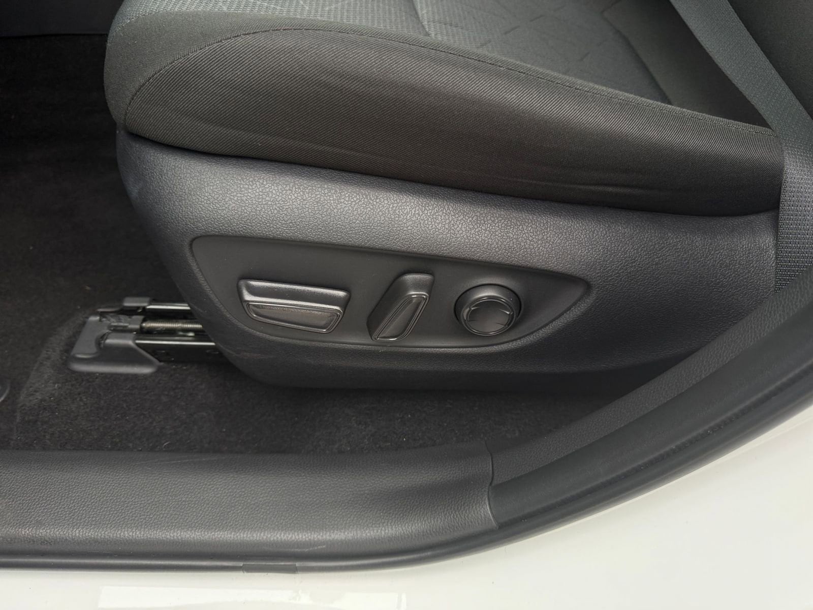 Thumbnail: 2025 Toyota RAV4 - 23