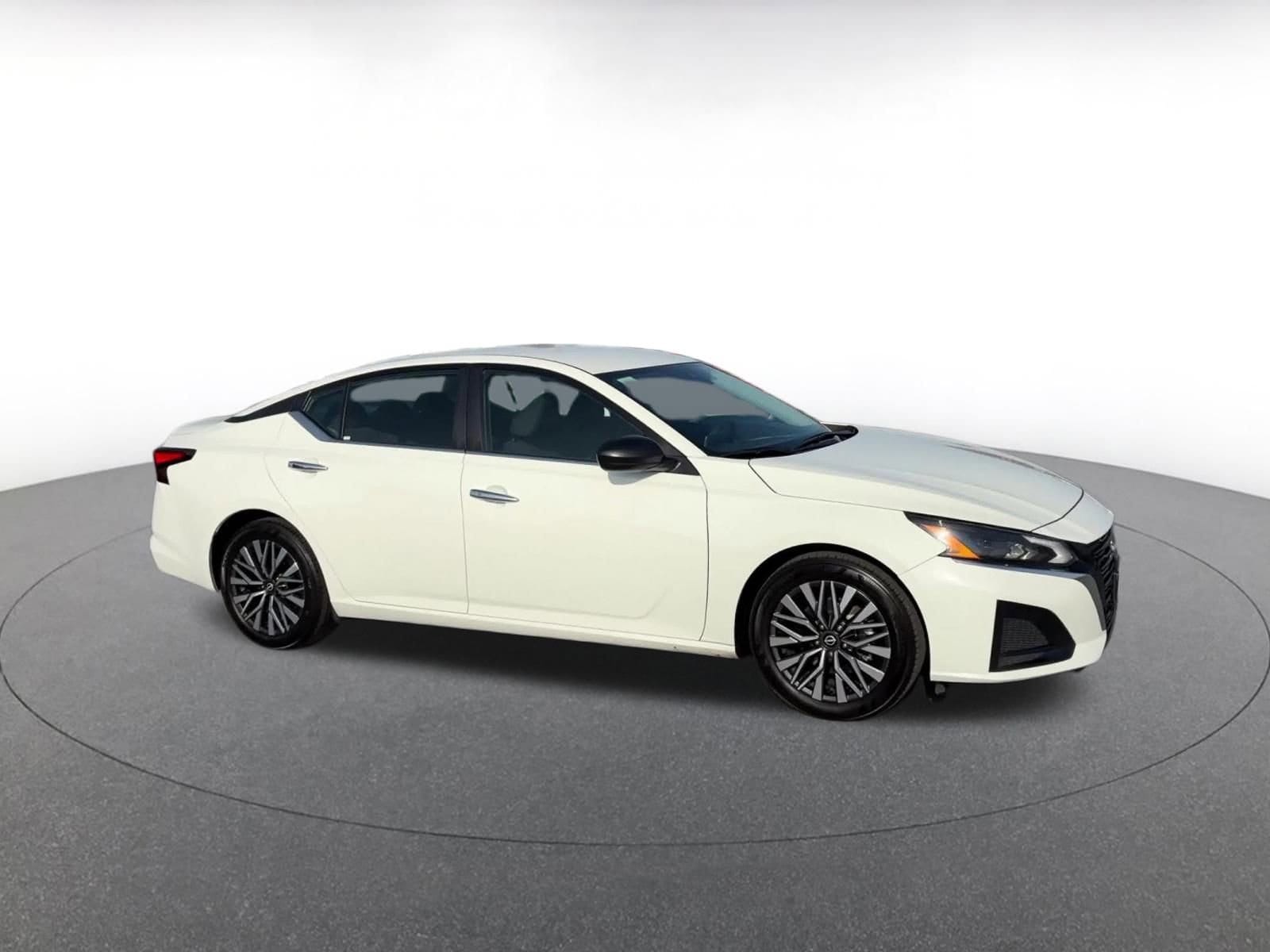 Thumbnail: 2025 Nissan Altima - 2