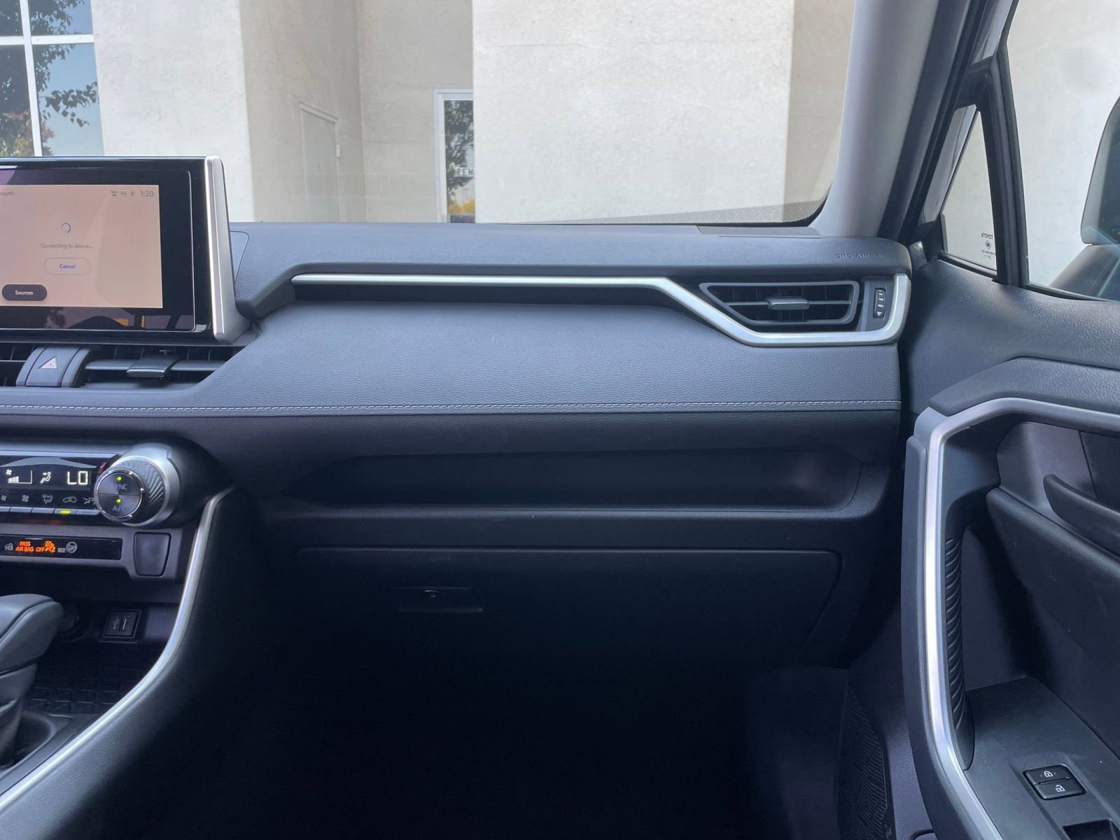 Thumbnail: 2025 Toyota RAV4 - 34