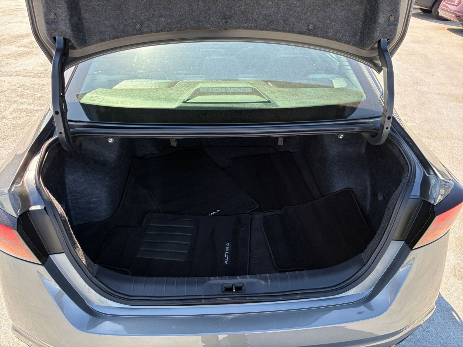 Thumbnail: 2025 Nissan Altima - 31