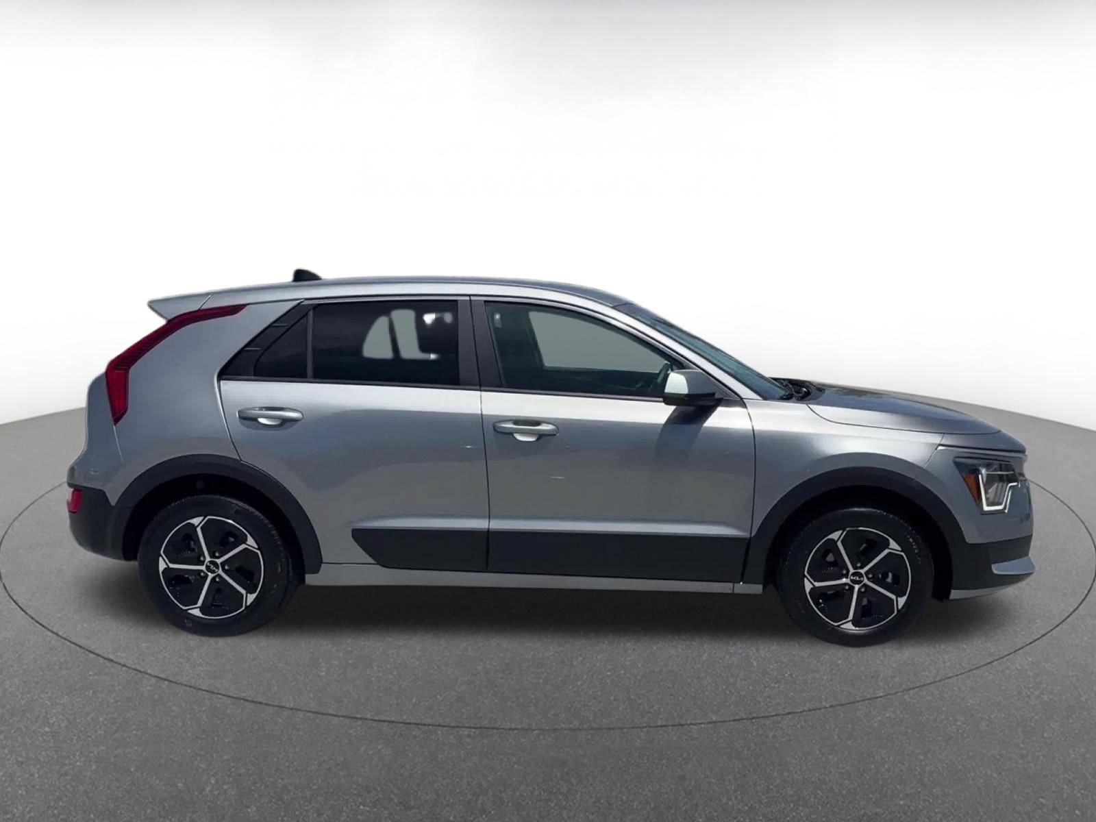 Thumbnail: 2026 Kia Niro - 16