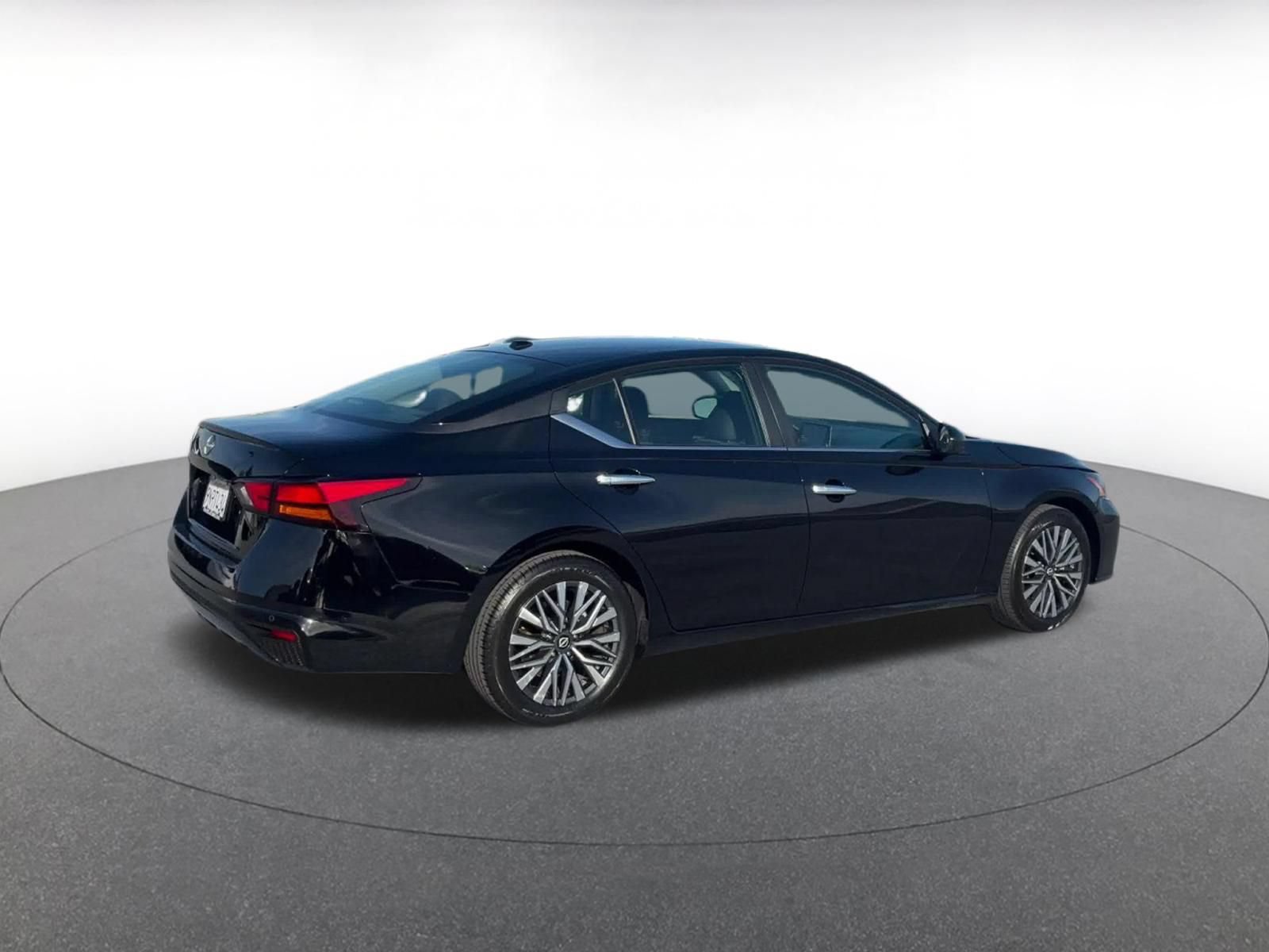 Thumbnail: 2025 Nissan Altima - 12