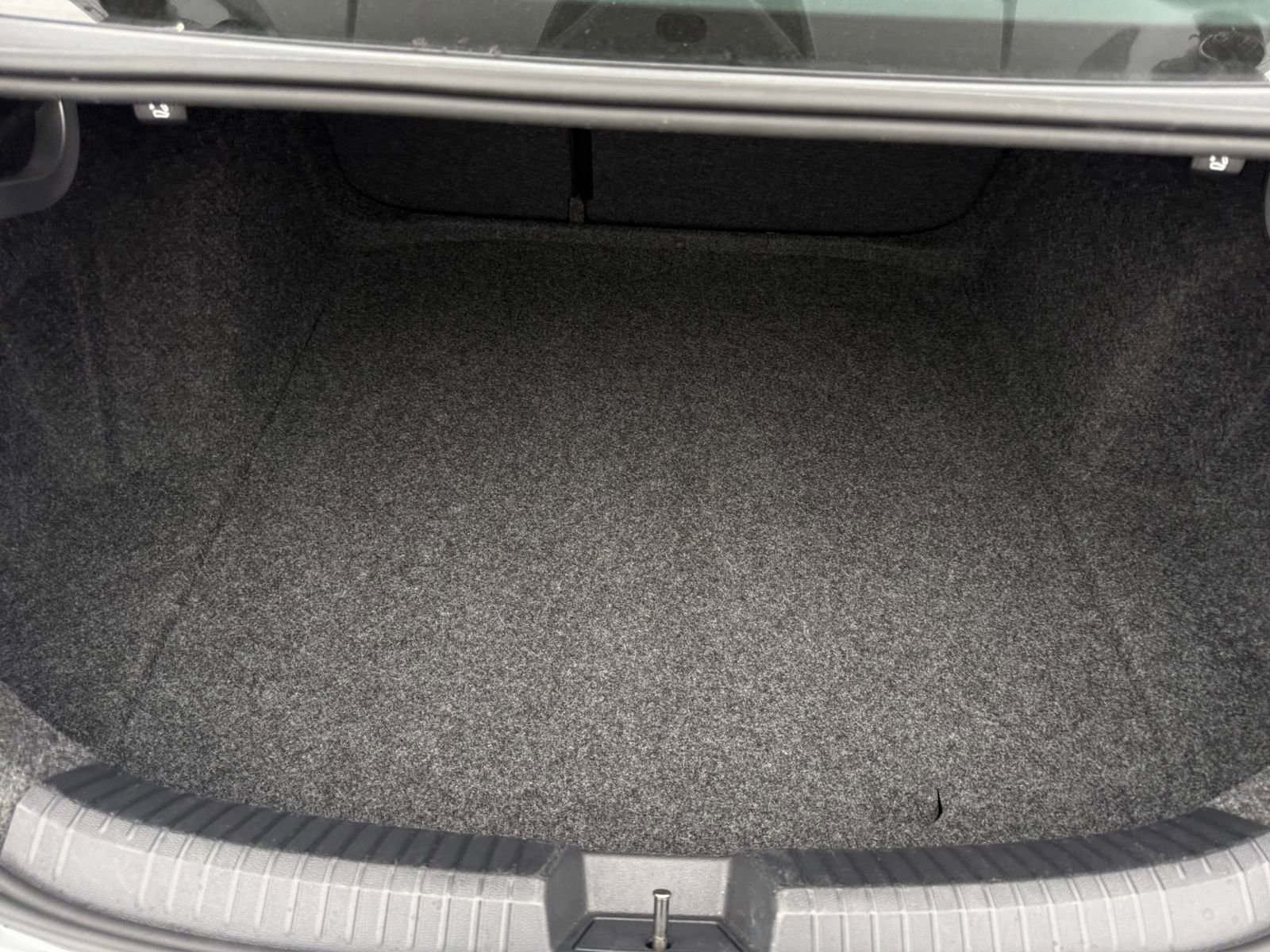 Thumbnail: 2025 Volkswagen Jetta - 30