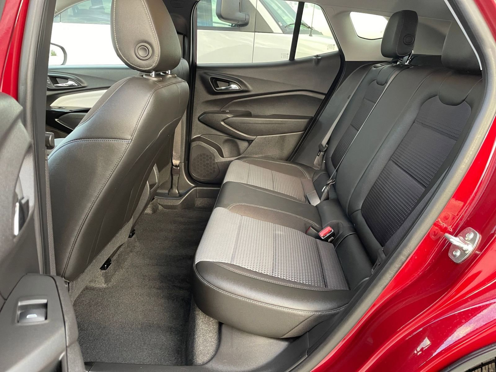 Thumbnail: 2025 Chevrolet Trax - 25