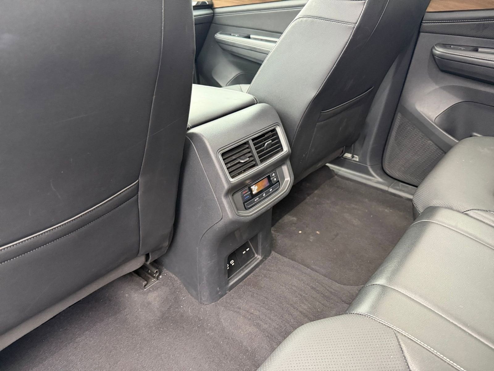 Thumbnail: 2024 Volkswagen Atlas - 24