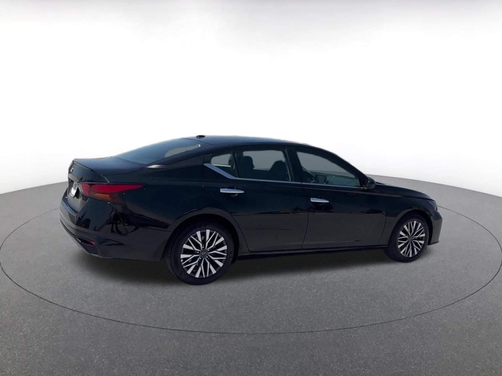 Thumbnail: 2025 Nissan Altima - 12