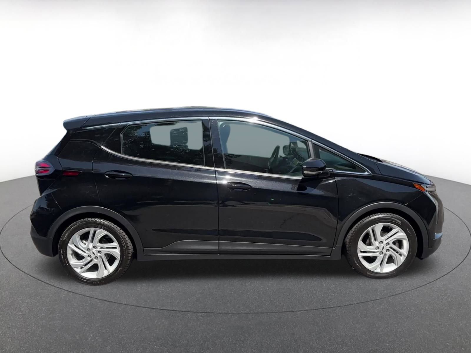 Thumbnail: 2023 Chevrolet Bolt EV - 16