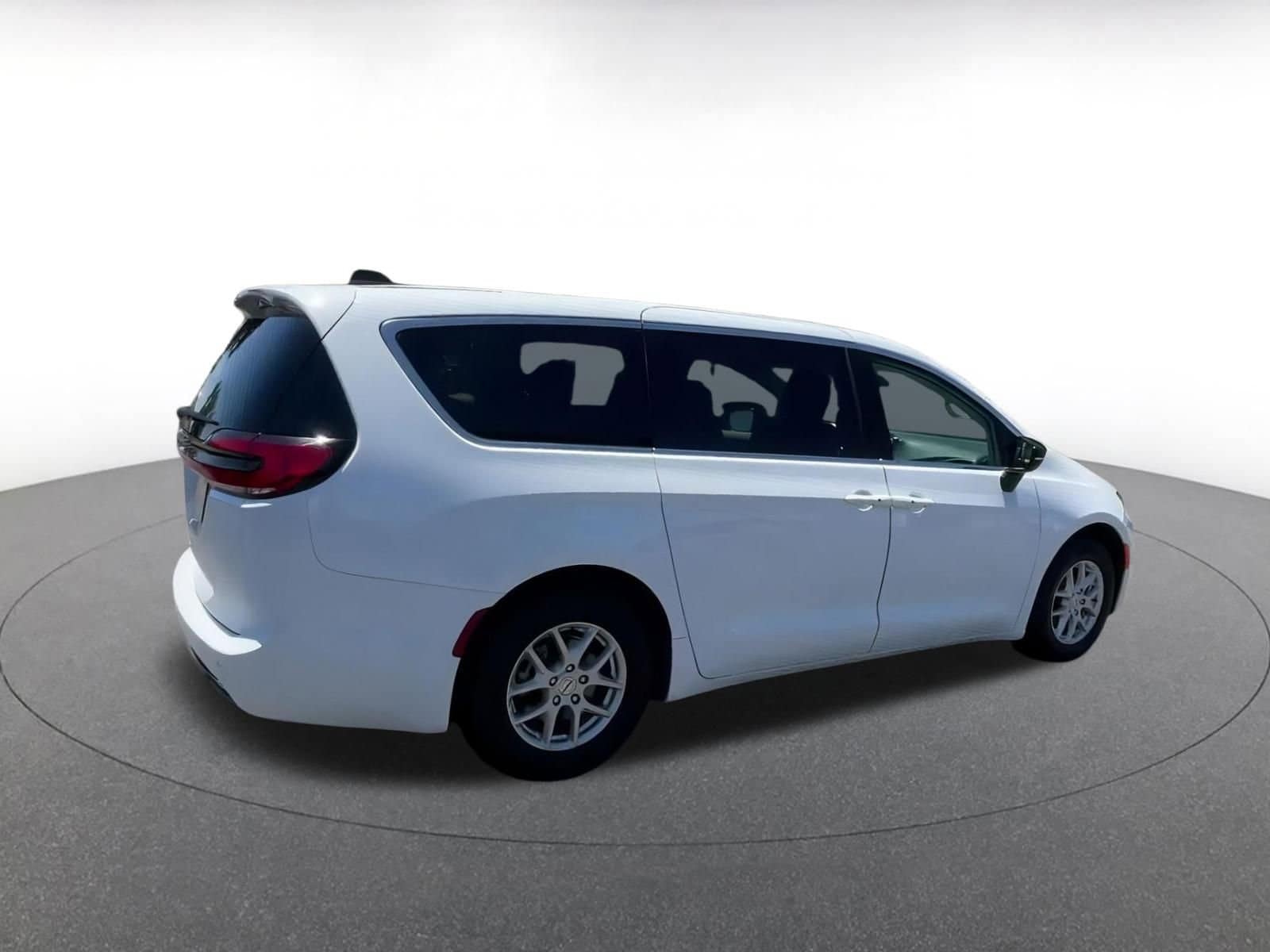 Thumbnail: 2024 Chrysler Pacifica - 15