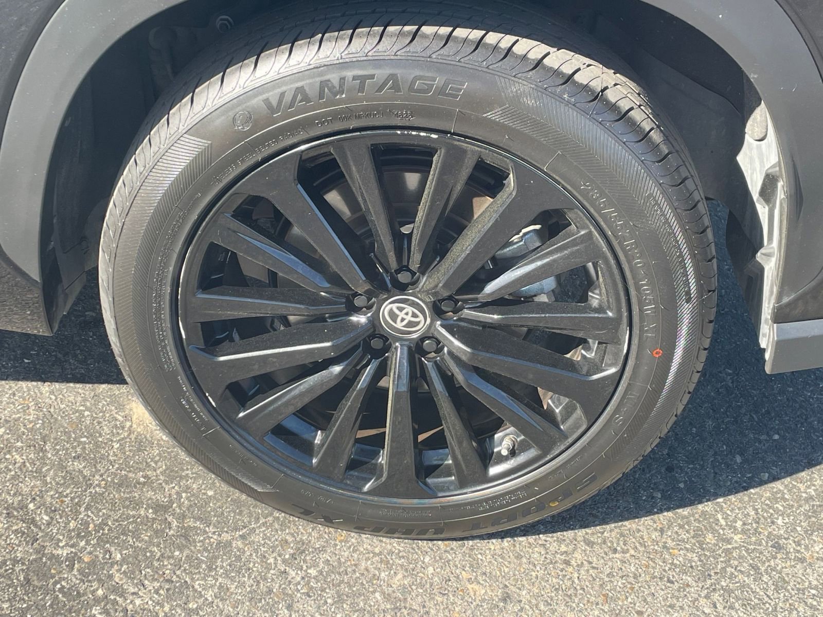 Thumbnail: 2024 Toyota Highlander - 33