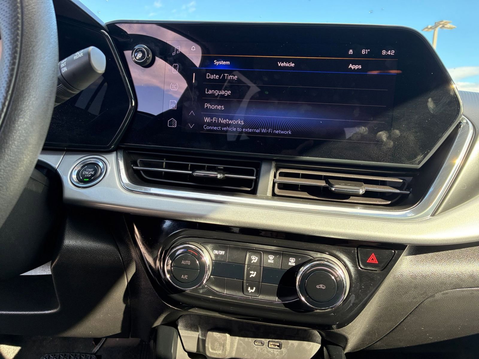 Thumbnail: 2025 Chevrolet Trax - 17