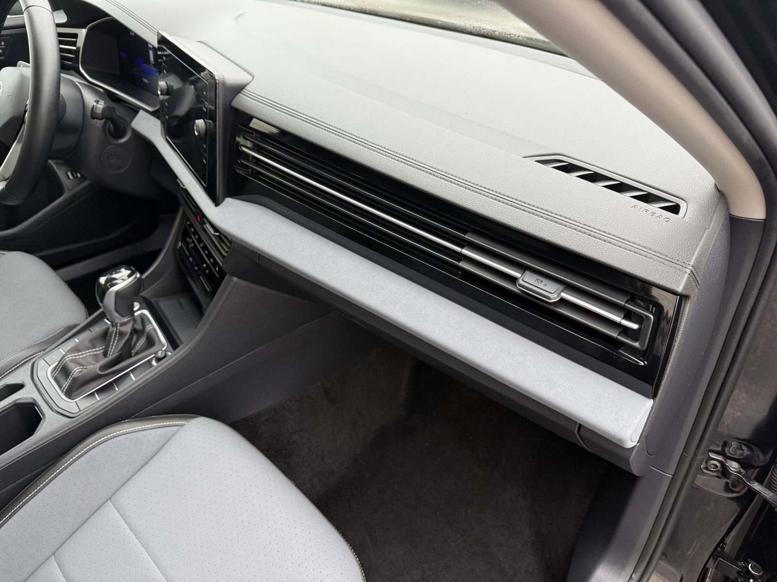 Thumbnail: 2025 Volkswagen Jetta - 34