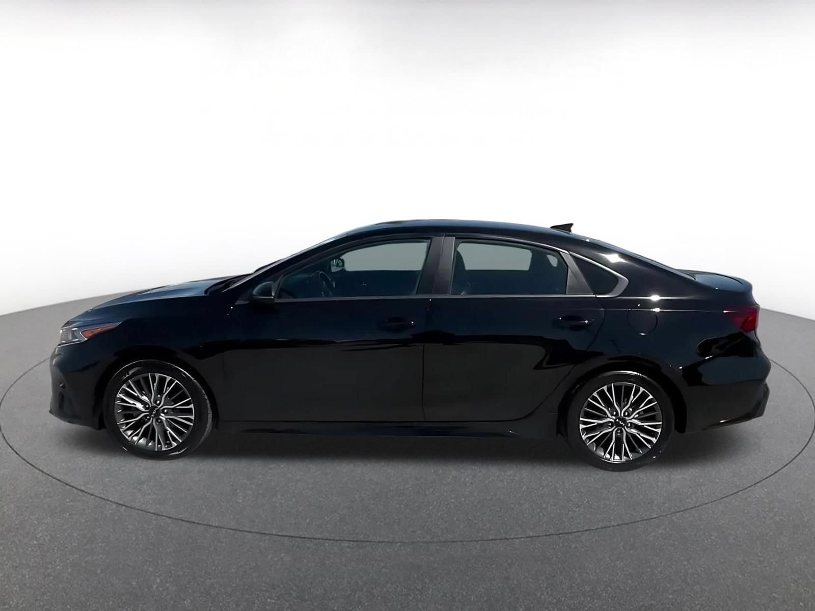 Thumbnail: 2023 Kia Forte - 7