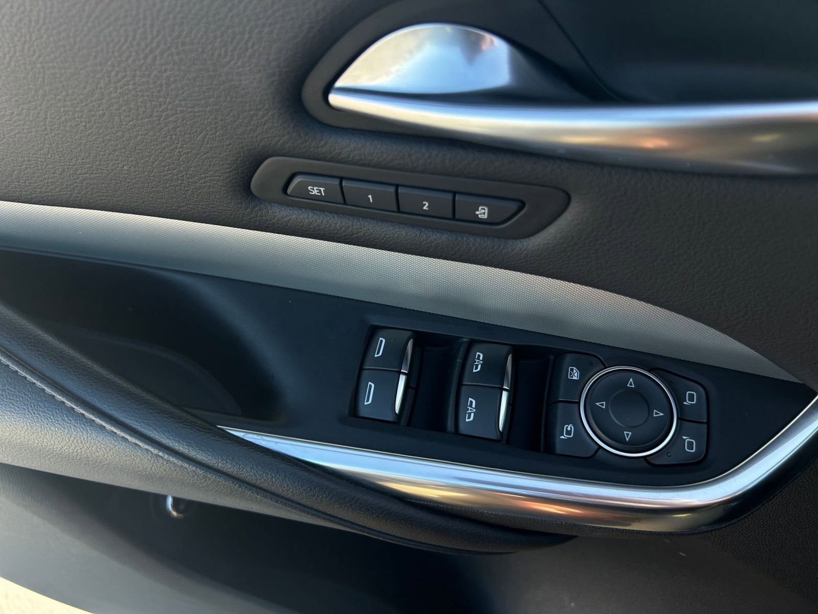 Thumbnail: 2023 Cadillac XT4 - 18