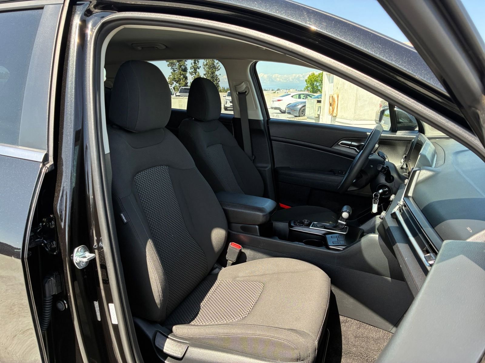 Thumbnail: 2025 Kia Sportage - 34