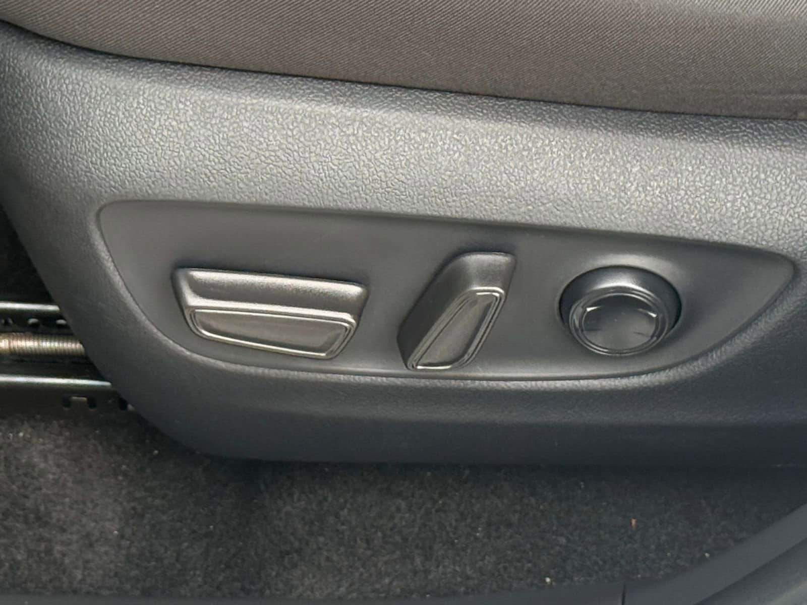 Thumbnail: 2025 Toyota RAV4 - 23