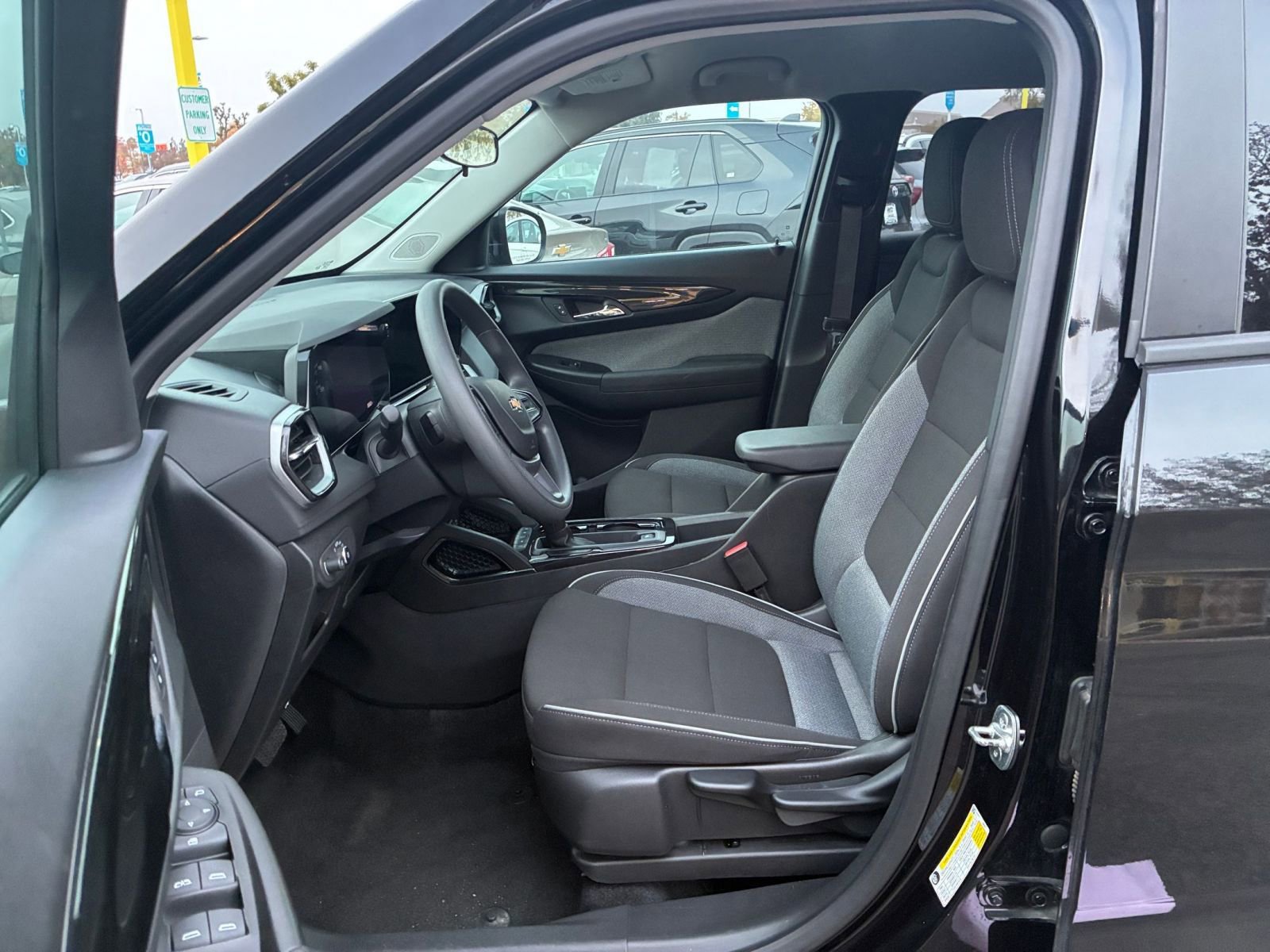 Thumbnail: 2025 Chevrolet TrailBlazer - 24