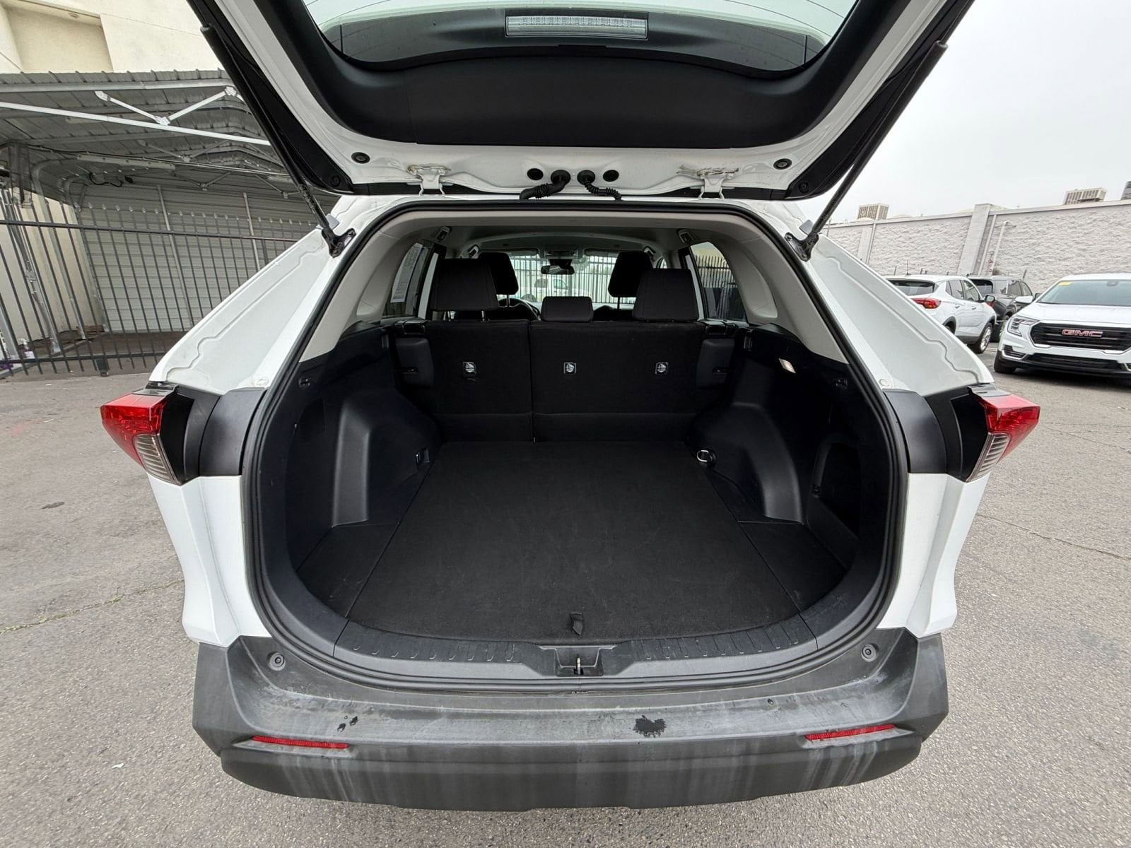 Thumbnail: 2025 Toyota RAV4 - 29