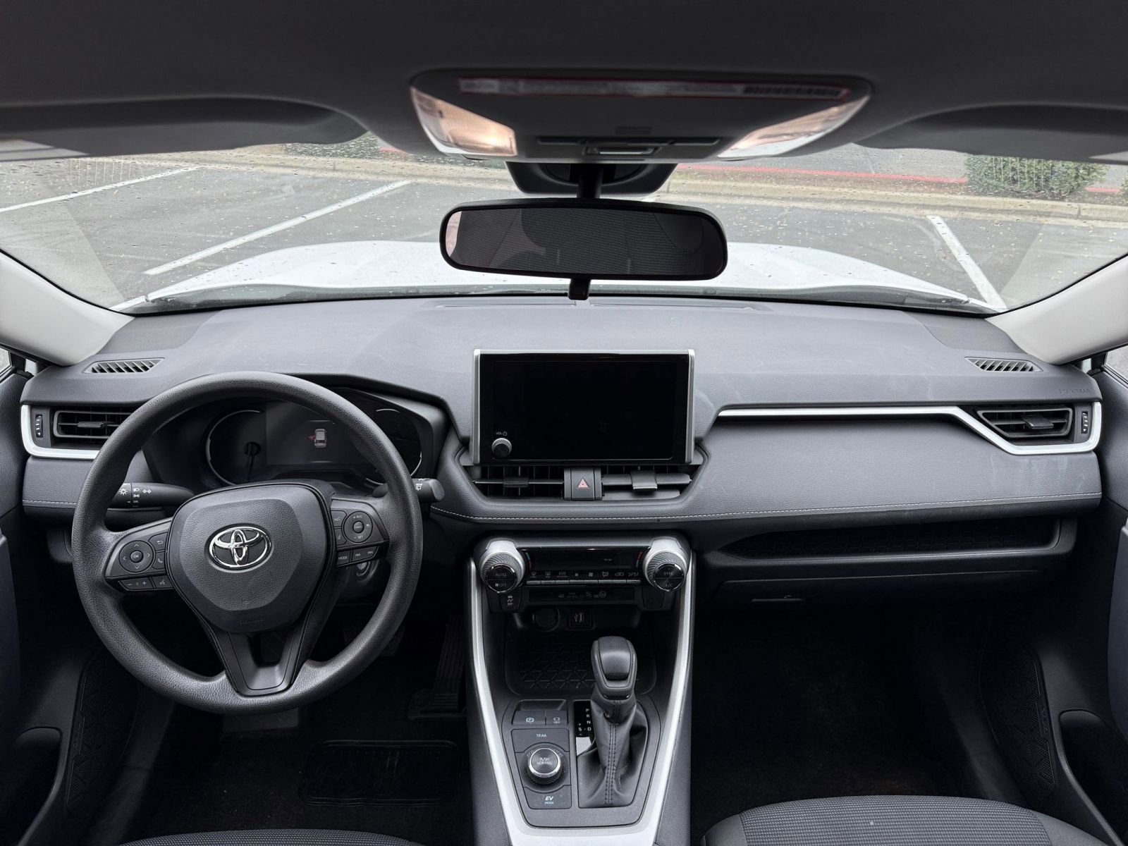 Thumbnail: 2025 Toyota RAV4 - 31