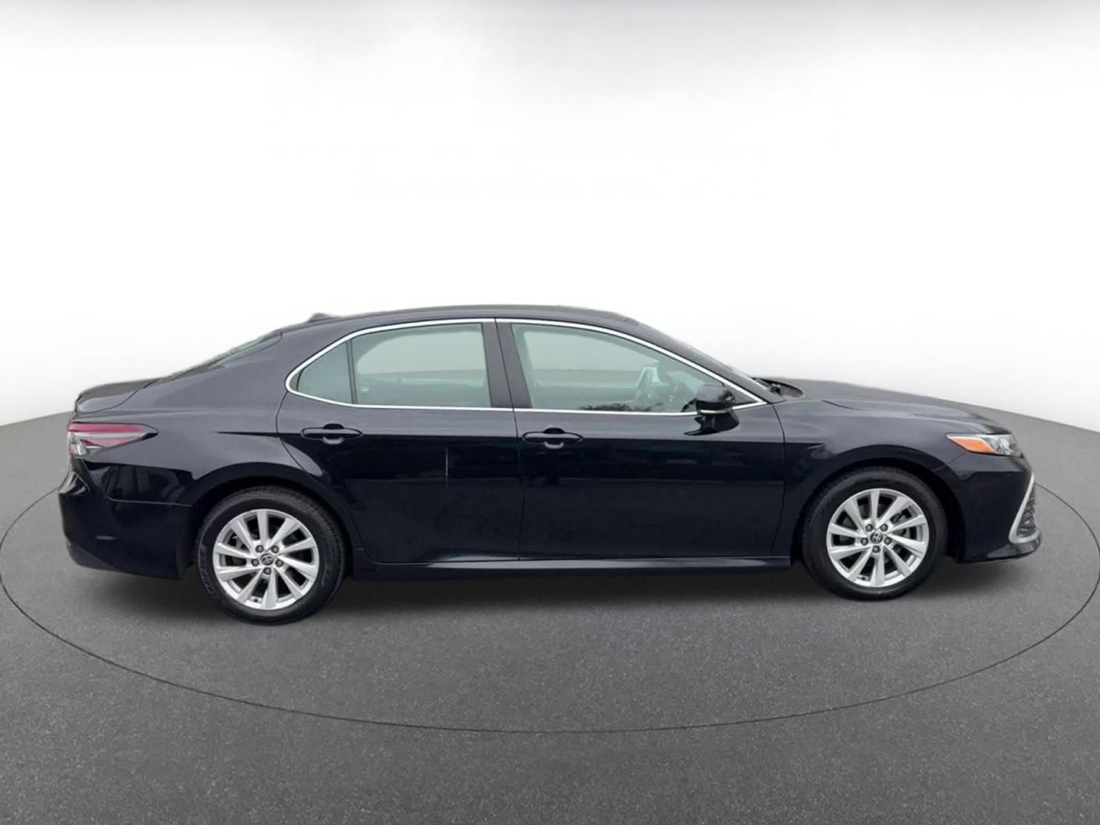 Thumbnail: 2023 Toyota Camry - 16