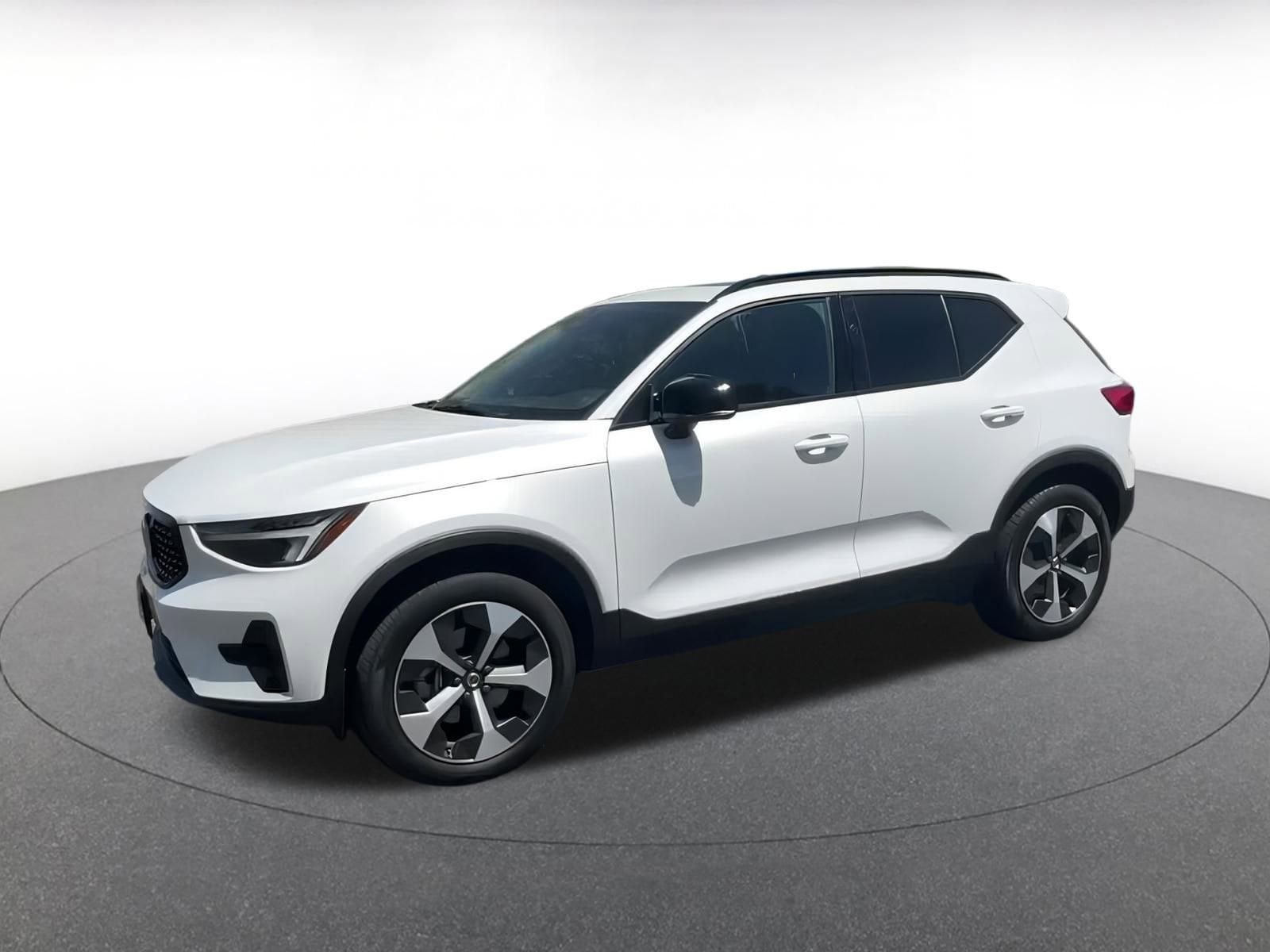 Thumbnail: 2024 Volvo XC40 - 8