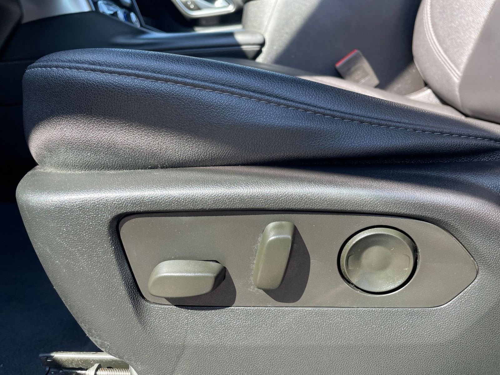 Thumbnail: 2023 Chevrolet Tahoe - 22