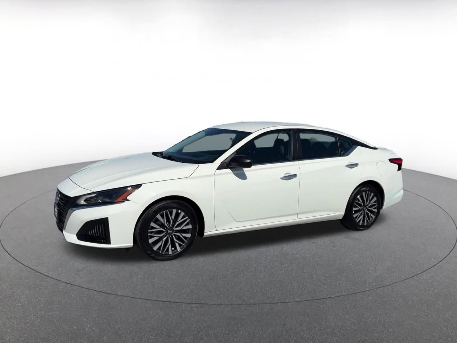 Thumbnail: 2025 Nissan Altima - 8