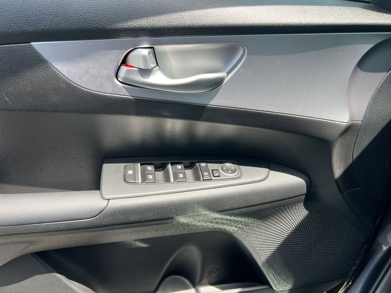 Thumbnail: 2024 Kia Forte - 15