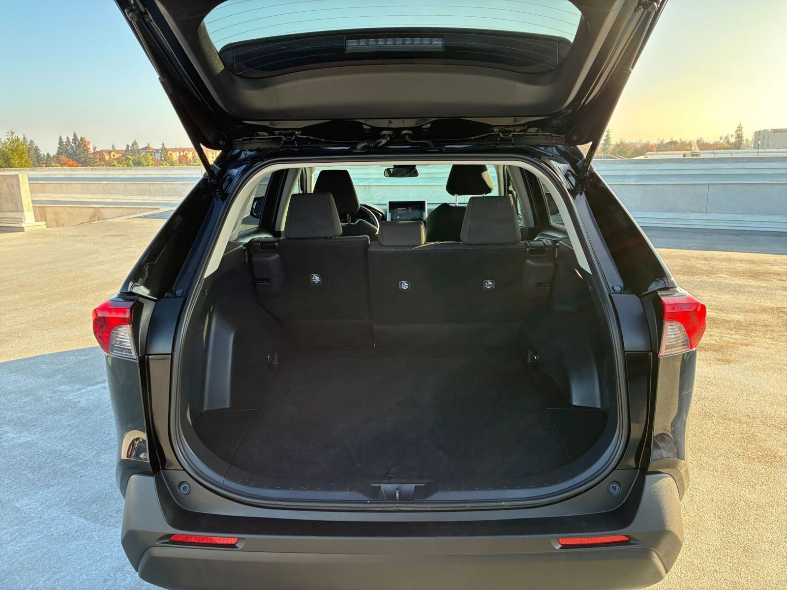 Thumbnail: 2025 Toyota RAV4 - 30