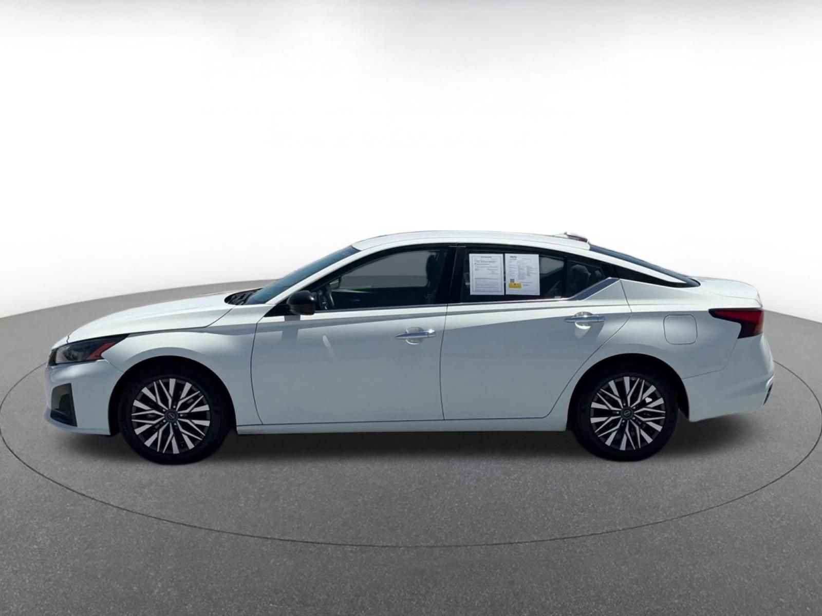 Thumbnail: 2025 Nissan Altima - 9