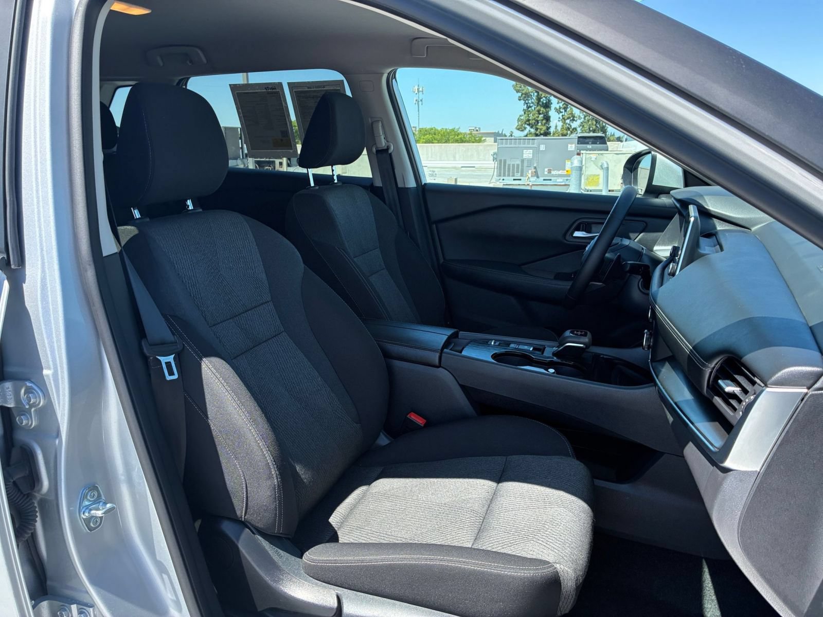 Thumbnail: 2025 Nissan Rogue - 32