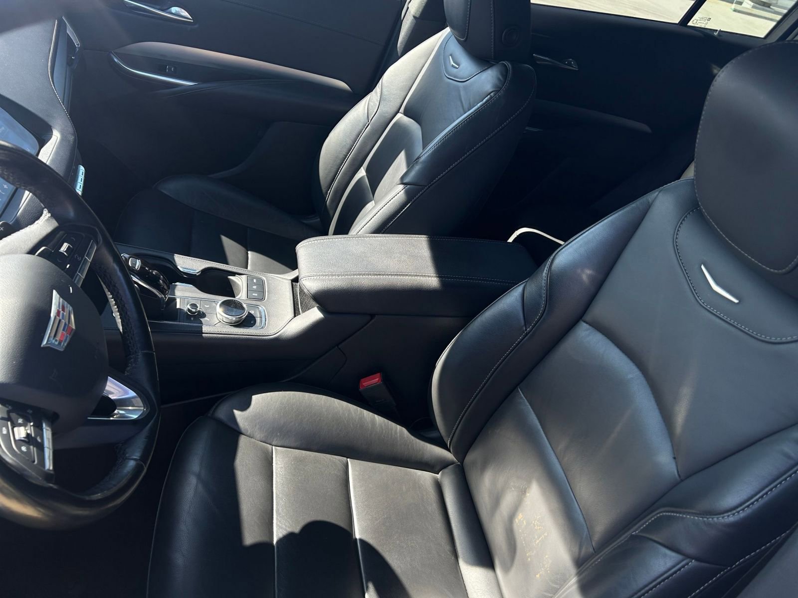 Thumbnail: 2023 Cadillac XT4 - 35