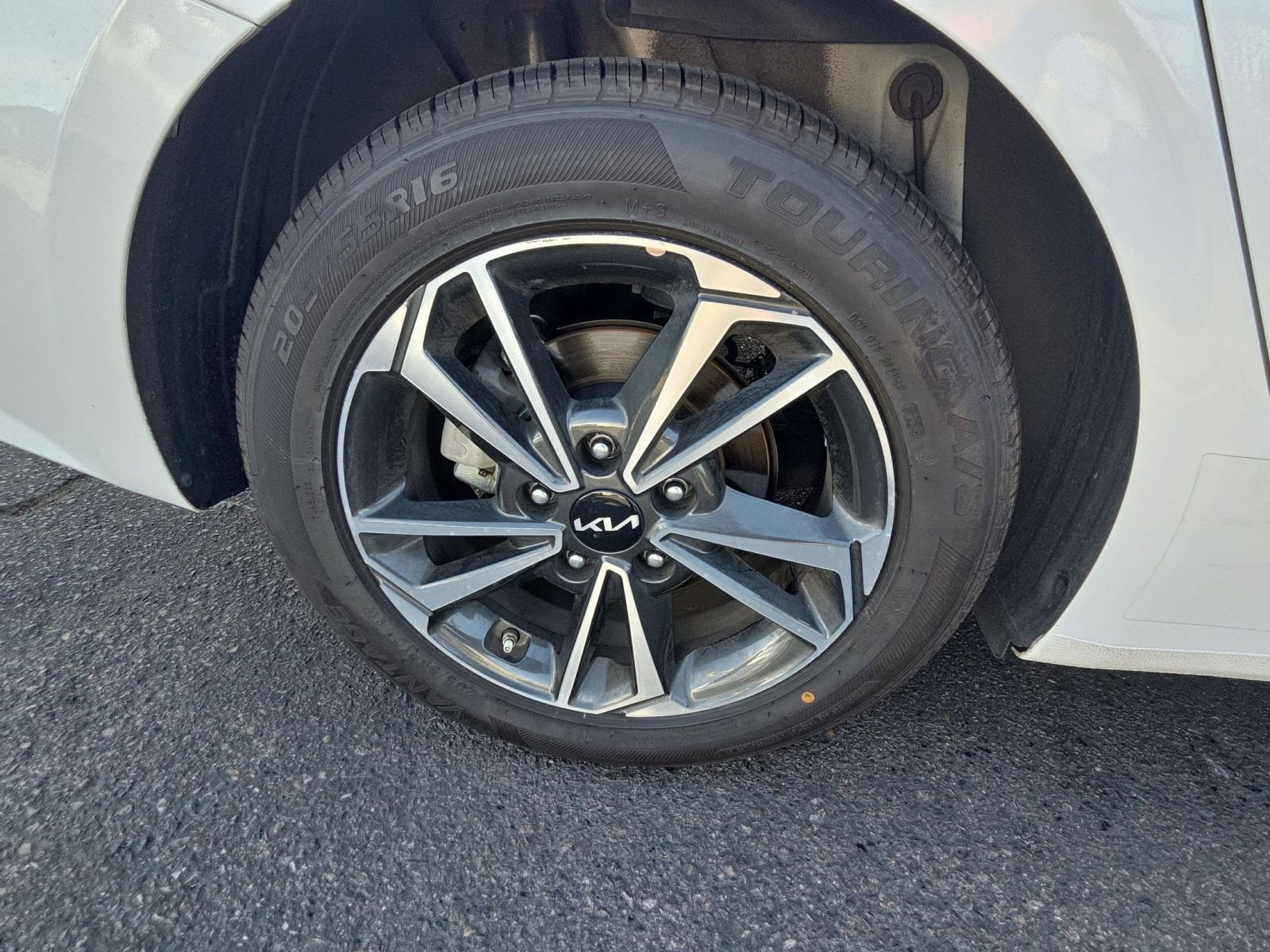 2024 Kia Forte LXS 13