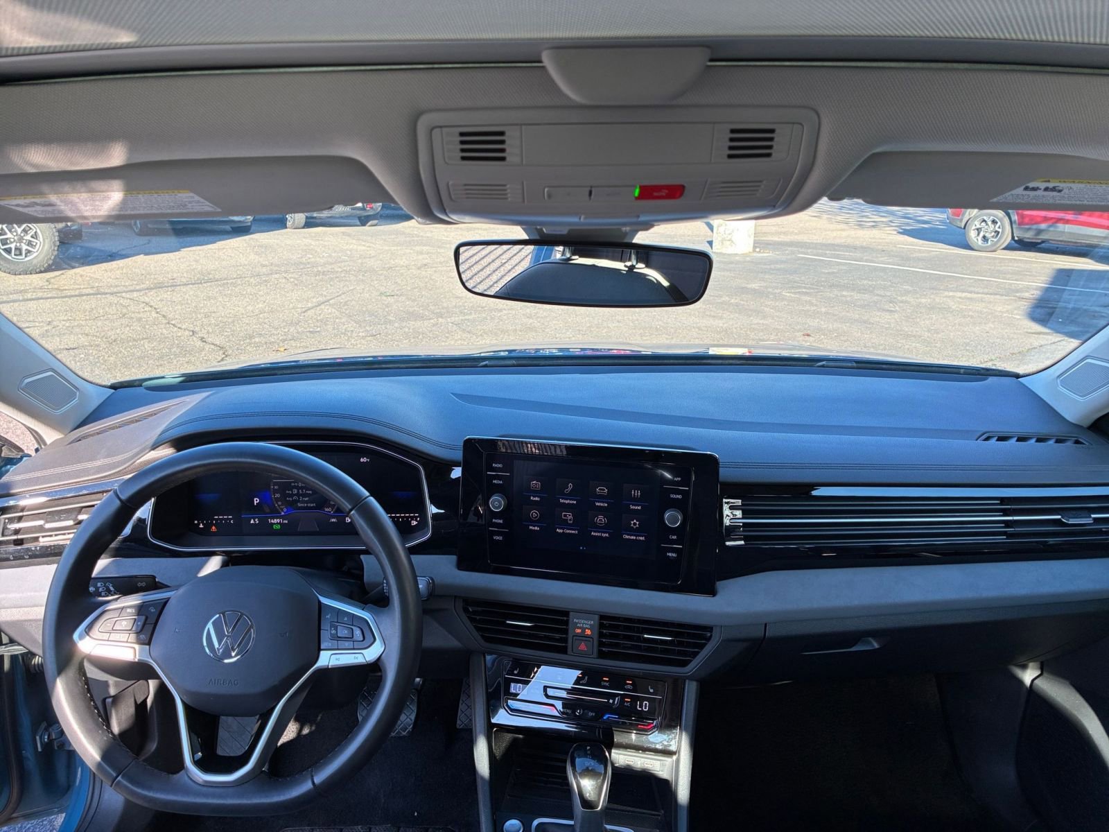 Thumbnail: 2025 Volkswagen Jetta - 32